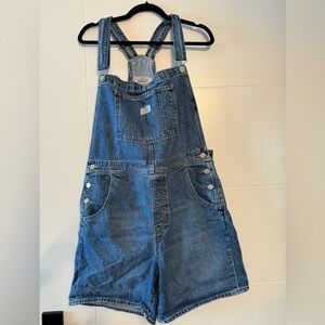 Levi bib overall shorts. NWT size Large